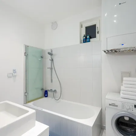 *sunny And Stylish* With Balcony Near Tv Tower Praha